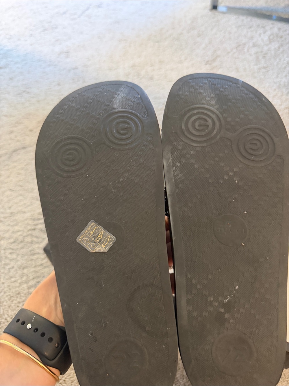 Gucci Black Rubber GG Embossed Slide Sandals - Picture 3 of 3